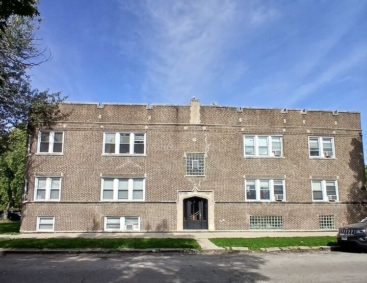 Property Photo: 6452 W Dickens Avenue 2W IL 60707