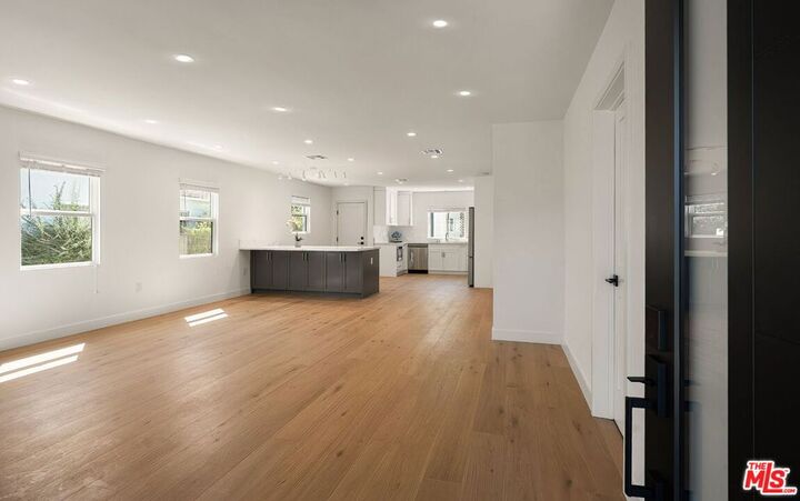 Property Photo:  3113 Mountain View Avenue  CA 90066 