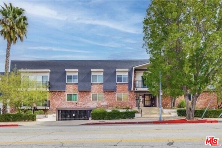 Property Photo:  5252 Coldwater Canyon Avenue 207  CA 91401 