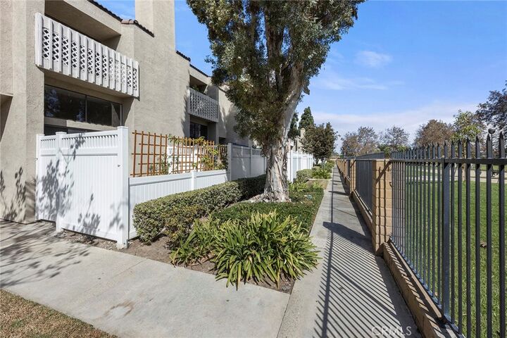 Property Photo:  380 W Wilson St C102  CA 92627 