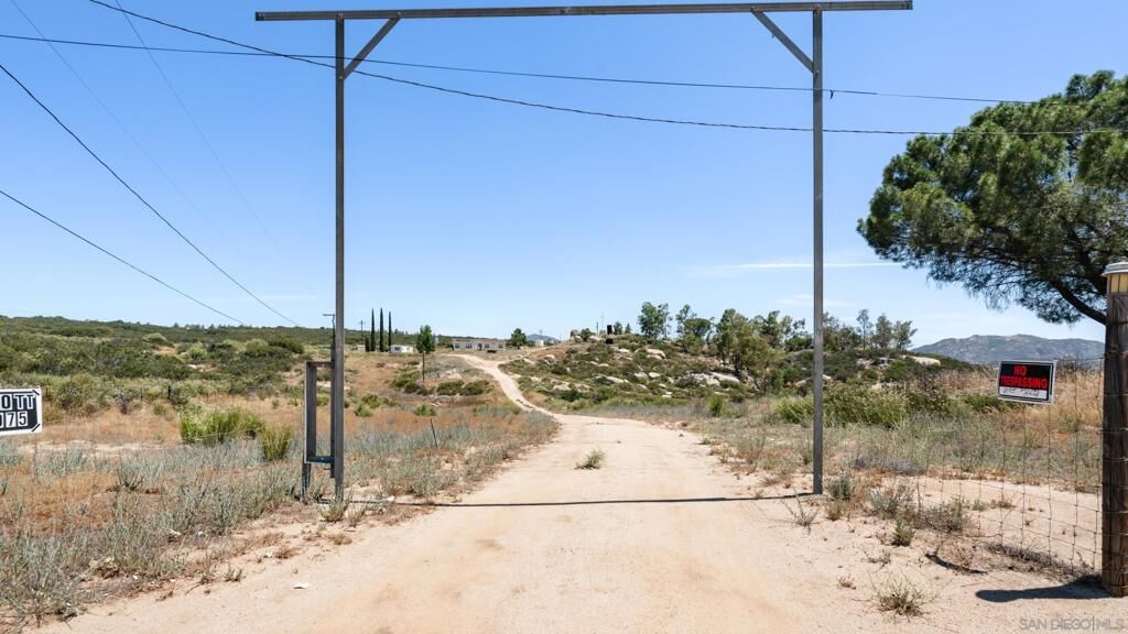 Property Photo:  2075 Boulder Oaks Rd  CA 91963 