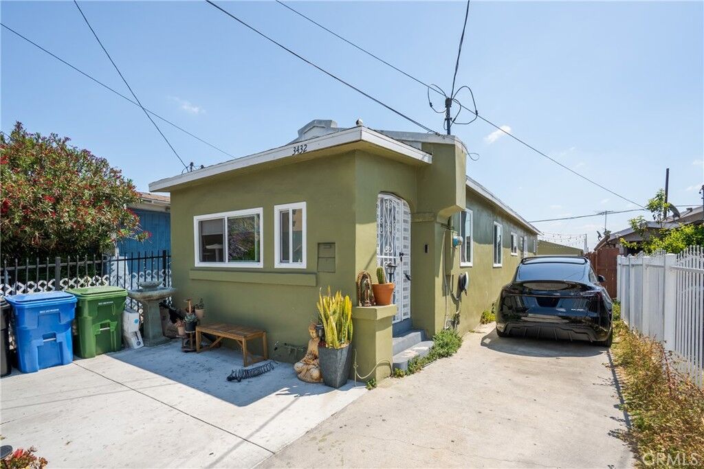Property Photo:  3432 Arlington  CA 90018 