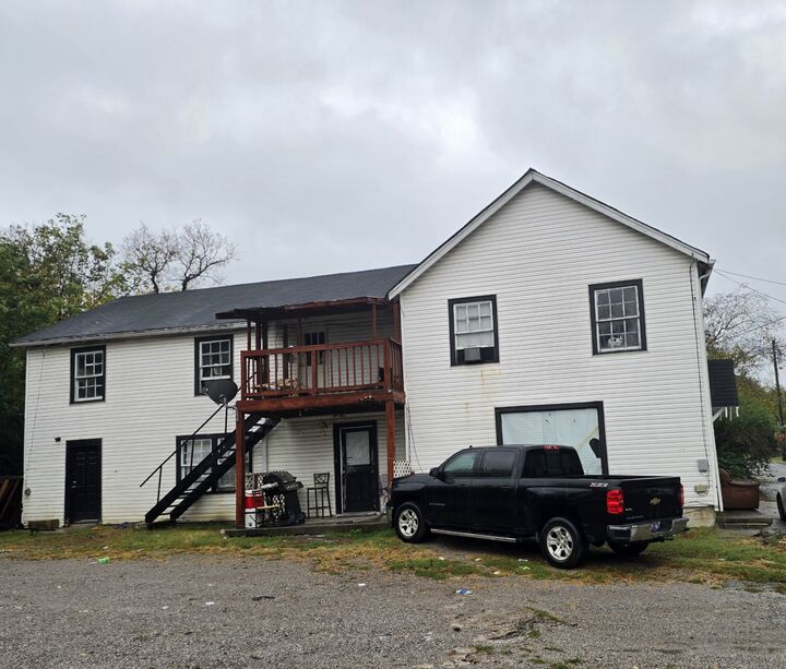 Property Photo: 215 Adams St TN 37091