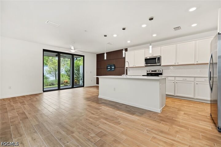 Property Photo:  27837 Solis Grande Drive  FL 34135 