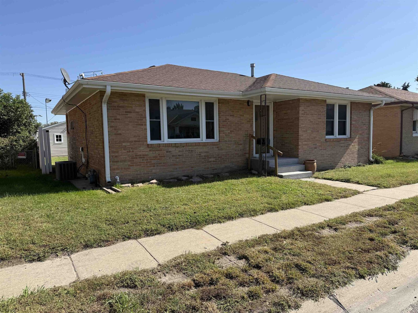 Property Photo:  703 S 1st St  NE 68701 