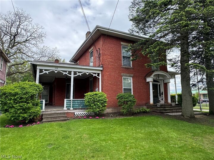 Property Photo:  428 West Avenue  OH 44035 