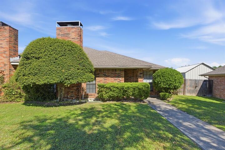 Property Photo:  119 Larchbrook Drive  TX 75115 