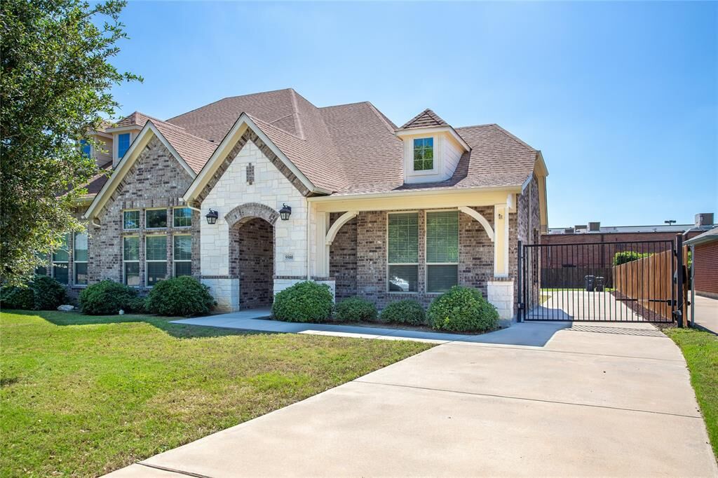 Property Photo:  5500 Ledgestone Drive  TX 76132 