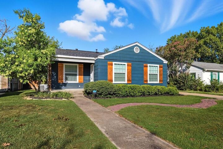 Property Photo:  4028 Boyd Avenue  TX 76109 