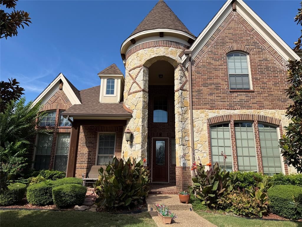 Property Photo: 1209 Avondale Drive TX 75094