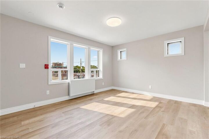 Property Photo:  71 Sanford Avenue S Unit 8  ON L8M 2G7 