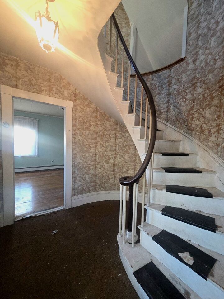 Property Photo:  4 Upham St  MA 01970 