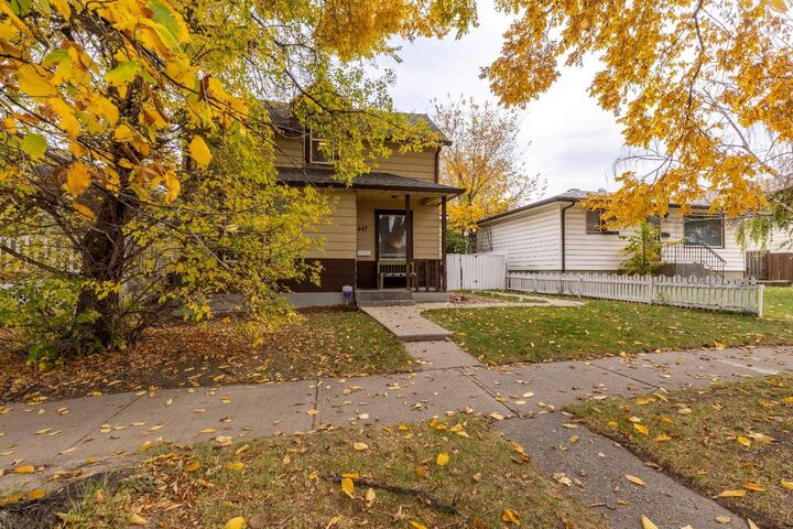 Property Photo:  447 20 Street N  AB T1H 3N2 