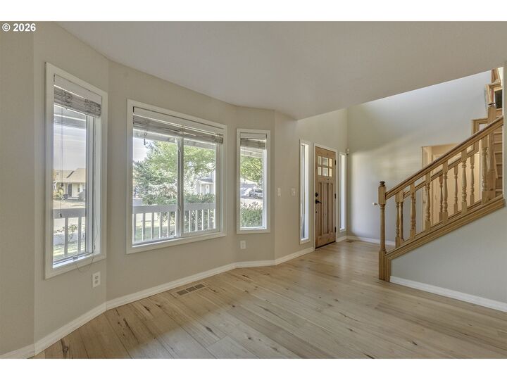 Property Photo:  1747 NE 54th Ct  OR 97124 