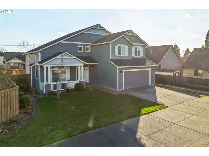 Property Photo:  698 Stewart Dr  OR 97038 