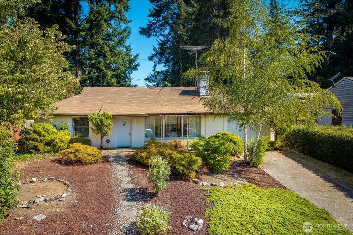 Property Photo:  15326  Stone Ave  N  WA 98133 