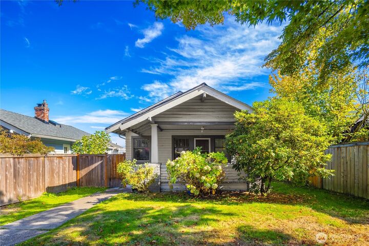 Property Photo: 2570 5th Avenue W WA 98119