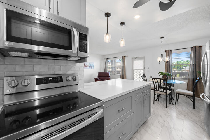 Property Photo:  2025 Guildford B  FL 33434 