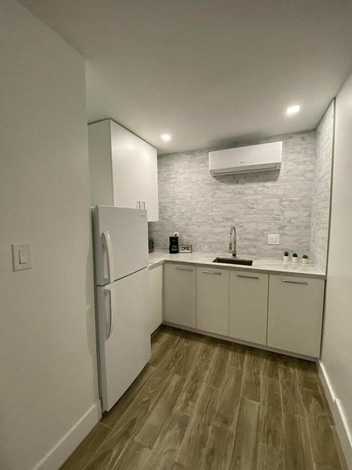 Property Photo:  902 NE 38th Street 3  FL 33334 