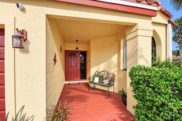 Property Photo: 183 Island Way FL 33413