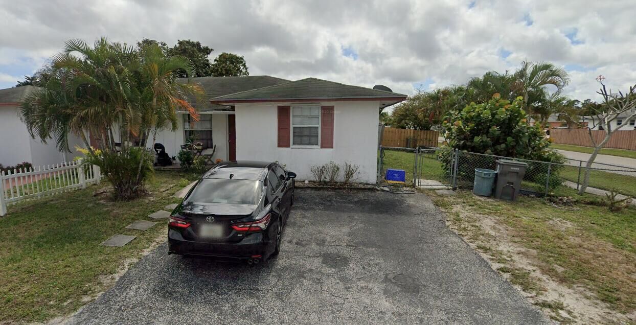 Property Photo: 5288 E Cannon Way FL 33415