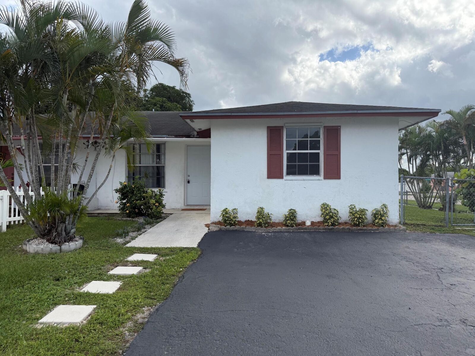 Property Photo: 5288 E Cannon Way FL 33415