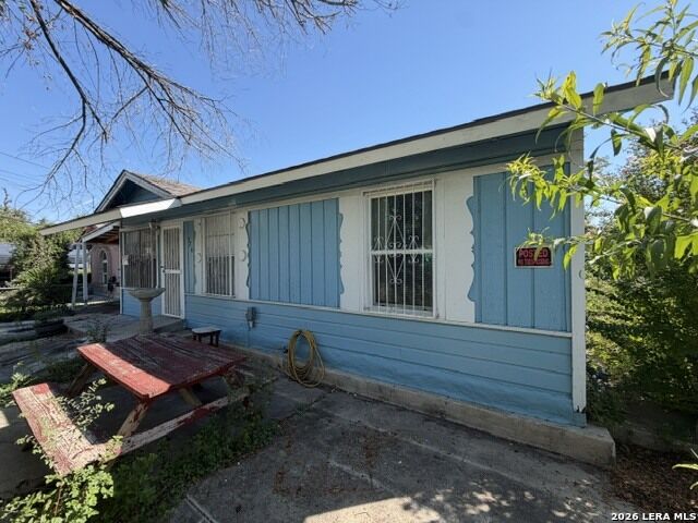 Property Photo:  326 S San Joaquin Ave  TX 78237 
