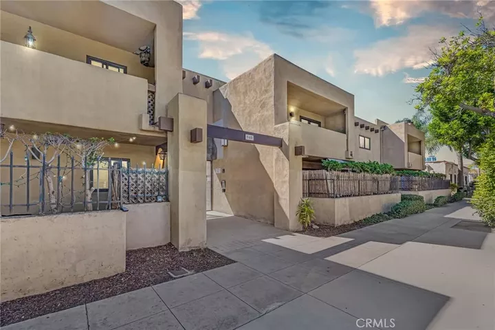 Property Photo:  940 E 3rd 21  CA 90802 