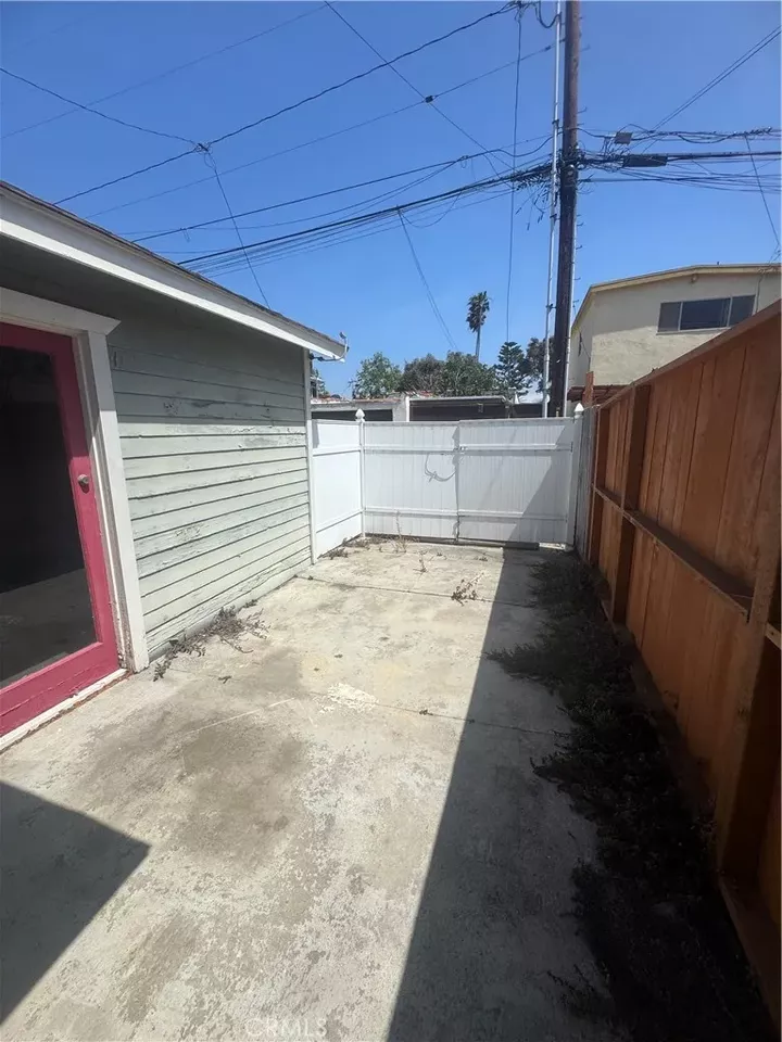 Property Photo:  652 Navy Street  CA 90405 