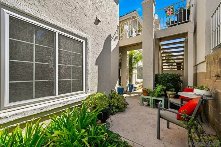 Property Photo:  1646 Via Caminar  CA 92078 