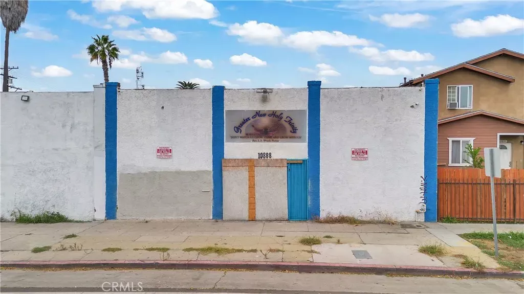 Property Photo: 10808 S Broadway CA 90061