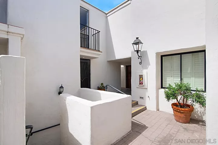 Property Photo:  303 Coast 6  CA 92037 
