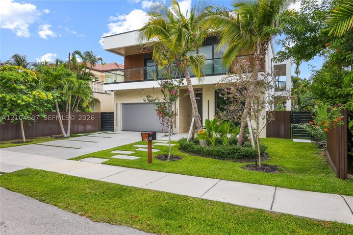 Property Photo:  436 NE 10th Ave  FL 33301 