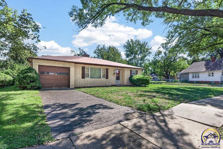 Property Photo:  336 SW Broadmoor Ave  KS 66606 