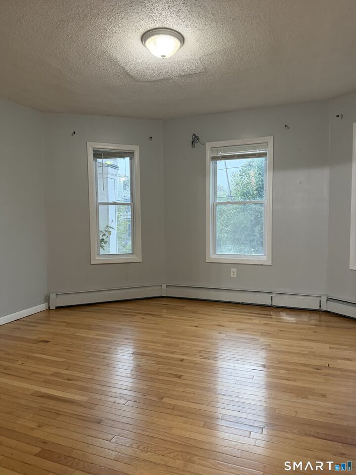 Property Photo:  98-100 Shultas Place 98  CT 06114 