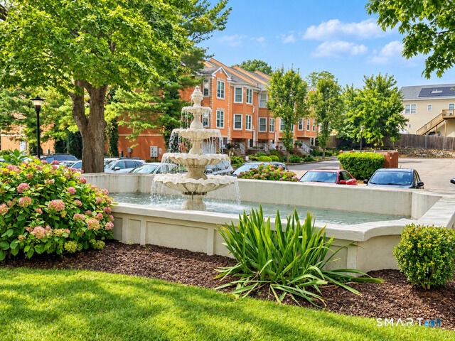 Property Photo: 2625 Park Avenue 7P CT 06604
