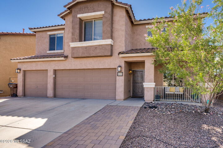 Property Photo:  825 W Via De Gala  AZ 85629 