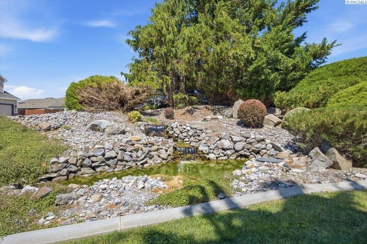 Property Photo: 2986 Bruce Lee Ln WA 99352