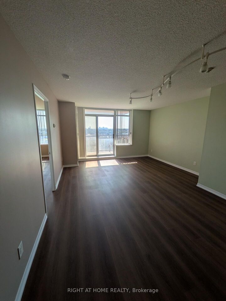 Property Photo:  75 King William Crescent 910  ON L4B 0C1 