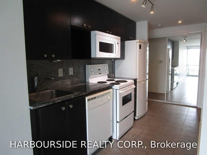 Property Photo: 11 Brunel Court 2905 ON M5V 3Y3