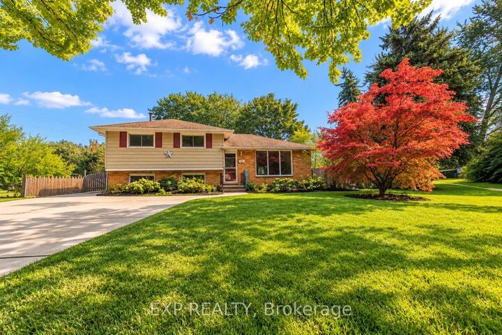 Property Photo:  1085 Saint Laurent Drive  ON N7S 1B3 