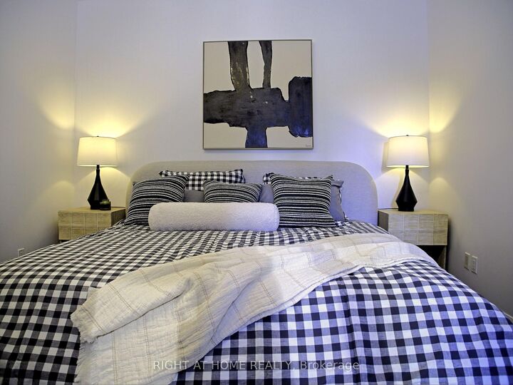 Property Photo: 35 Hayden Street 1606 ON M4Y 3C3