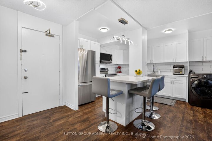 Property Photo:  80 Grandravine Drive 202  ON M3J 1B2 