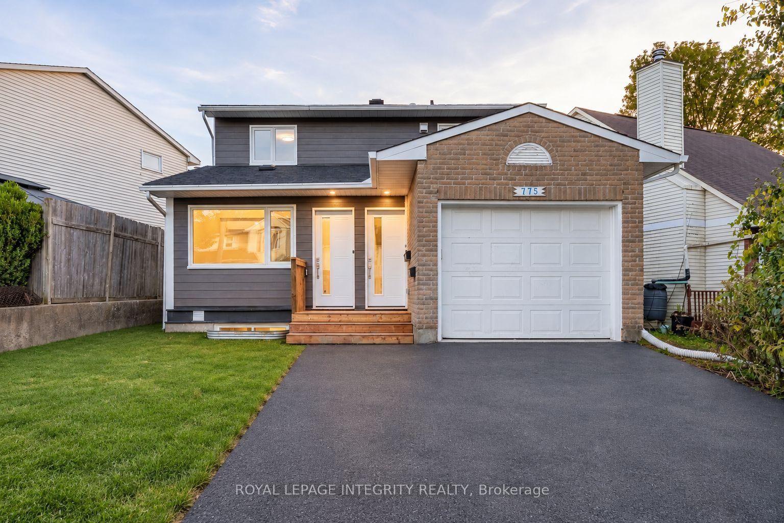 Property Photo:  775 Kingfisher Crescent C  ON K1E 2L5 