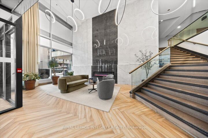 Property Photo:  161 Laurier Avenue W 709  ON K1P 5J2 