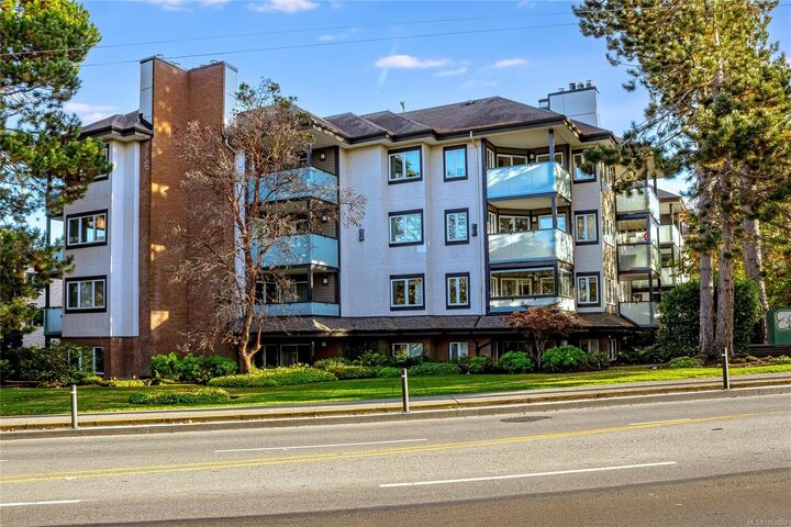 Property Photo: 1619 Morrison St #411 BC V8R 5R8