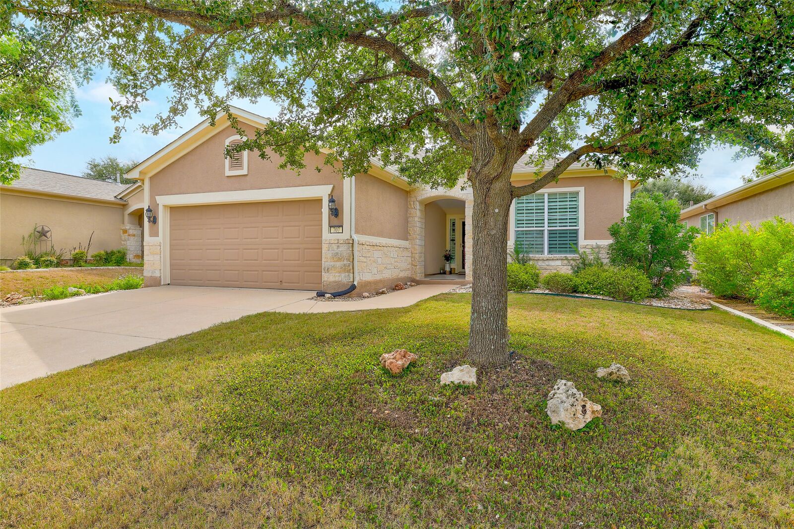 Property Photo: 707 Apache Mountain Lane TX 78633