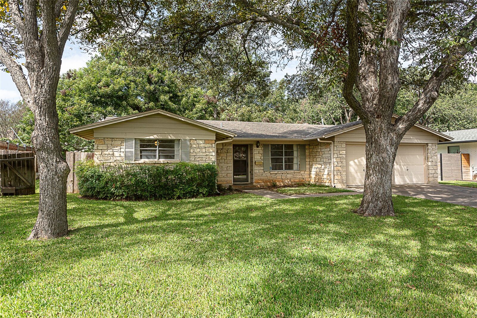 Property Photo:  5002 Buckskin Pass  TX 78745 