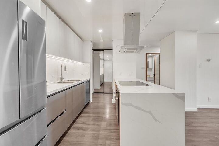 Property Photo: 2016 Fullerton Avenue 1207 BC V7P 3E6