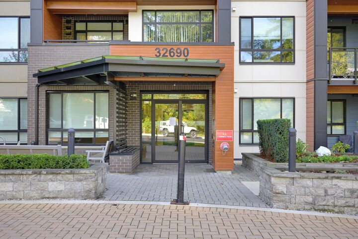 Property Photo:  32690 14th Avenue 106  BC V2V 0K5 